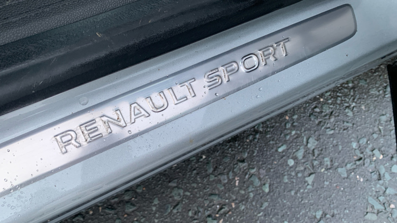 Renault Captur 1.6 E-TECH Hybrid 145 R.S. Line 5dr Auto Hybrid Hatchback